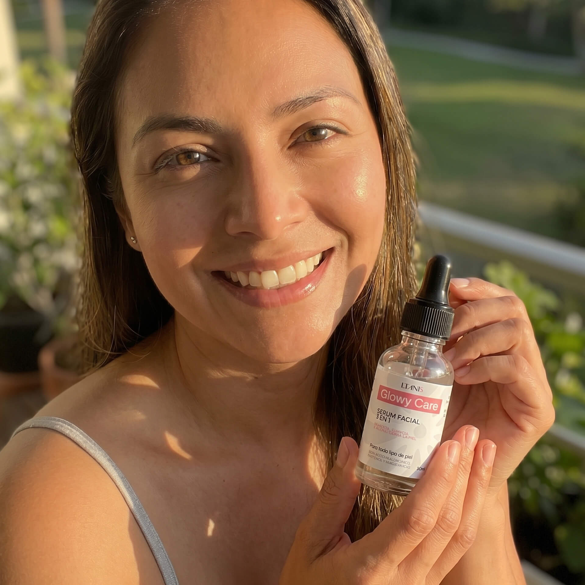 María mostrando resultados con Glowy Care Serum de Bellosconto
